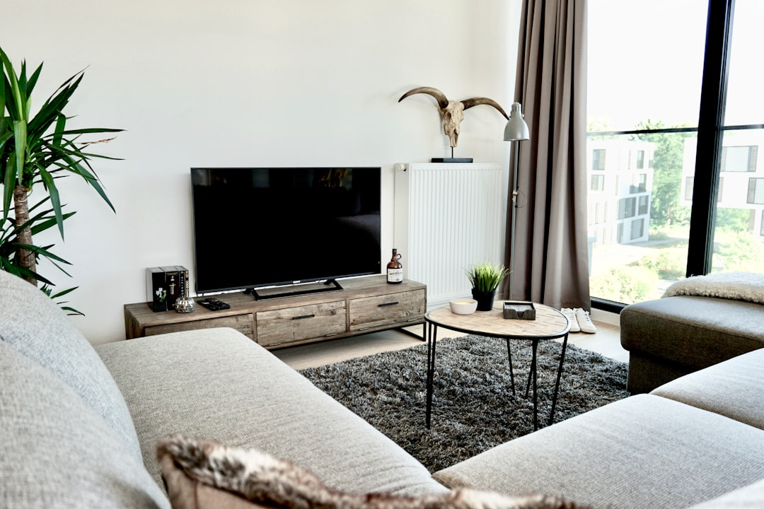 Woonkamer akoestiek verbeteren: zo combineer je rust, comfort en stijl
